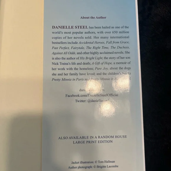 The Cast novel by Danielle Steel. Hardcover edition. Excellent used cond… - Picture 4 of 4